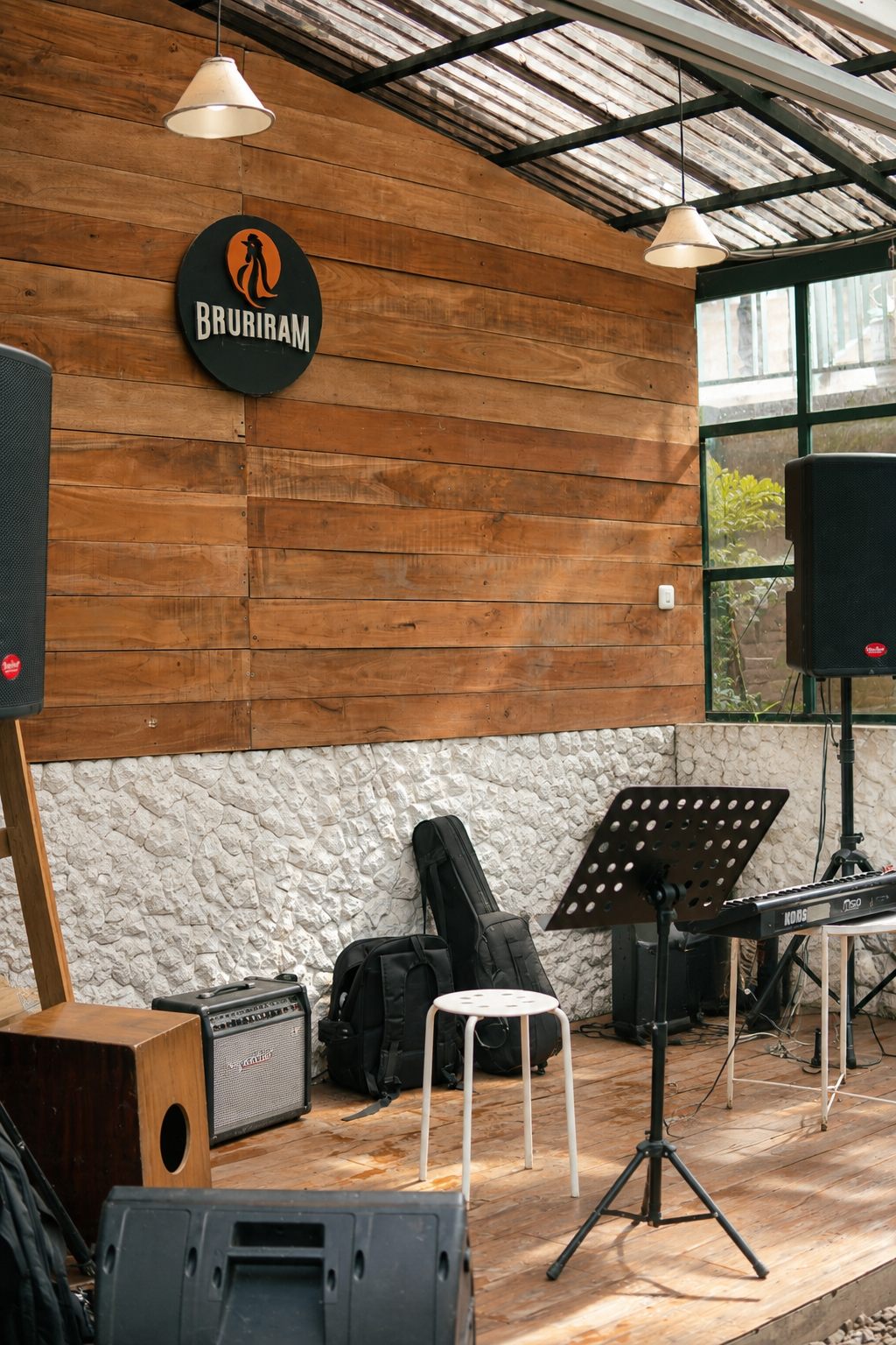 Ruang Musik & Panggung Akustik